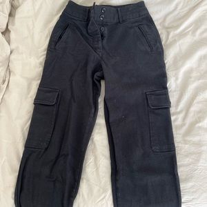 Black Aritzia Wilfred Modern Cargo Pants size 2